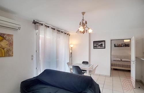 Lamalou-les-Bains Apartamento | Appartement F2 avec terrasse, clim, parking privé, proche centre-ville et thermes, animaux acceptés - FR-1-451-135