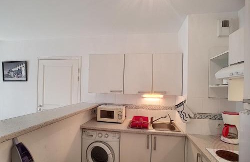 Lamalou-les-Bains Apartamento | Appartement F2 avec terrasse, clim, parking privé, proche centre-ville et thermes, animaux acceptés - FR-1-451-135