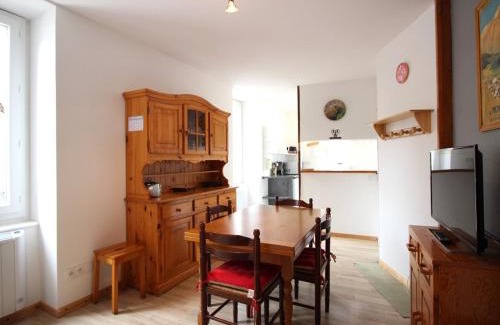 Mont-Dore Apartamento | Appartement F2 au 1er étage avec wifi, proche centre et thermes, classé 2 étoiles, 4 couchages max - FR-1-415-46