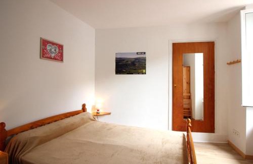 Mont-Dore Apartamento | Appartement F2 au 1er étage avec wifi, proche centre et thermes, classé 2 étoiles, 4 couchages max - FR-1-415-46