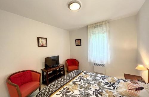 Lamalou-les-Bains Apartamento | Appartement F2 climatisé à Lamalou-les-Bains, terrasse, proche centre et thermes, animaux acceptés - FR-1-451-167
