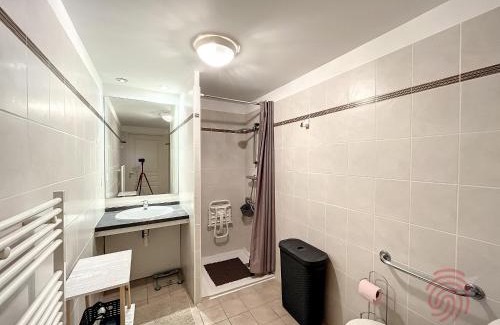 Lamalou-les-Bains Apartamento | Appartement F2 climatisé à Lamalou-les-Bains, terrasse, proche centre et thermes, animaux acceptés - FR-1-451-167