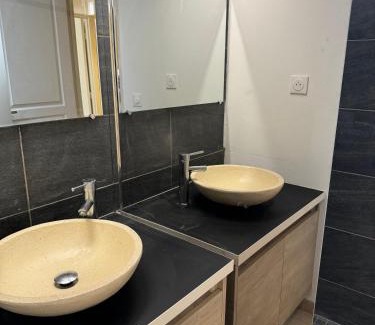 Saint-Andre Apartamento | Appartement F2 résidence calme avec piscine SAINT-ANDRE