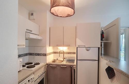 Lamalou-les-Bains Apartamento | Appartement F3 climatisé avec terrasse, parking privé et accès WiFi, proche des thermes et du centre-ville - FR-1-451-133