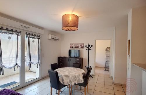 Lamalou-les-Bains Apartamento | Appartement F3 climatisé avec terrasse, parking privé et accès WiFi, proche des thermes et du centre-ville - FR-1-451-133