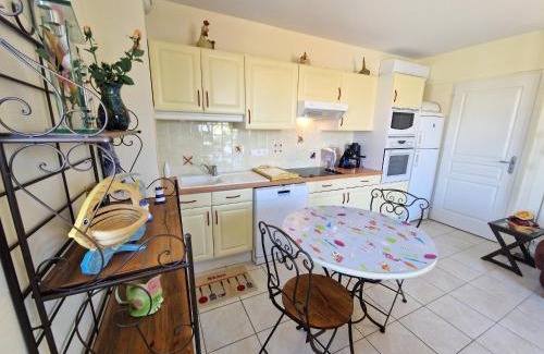 Port District Apartamento | Appartement face mer à Châtelaillon, accès direct plage, balcon vue mer, calme et proche commerces - FR-1-706-20