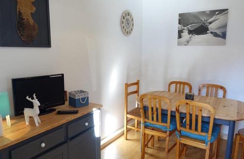 Areches Apartamento | Appartement familial à Arêches-Beaufort - 6 pers, 3 chambres, terrasse, piscine, proche ski et village - FR-1-342-166