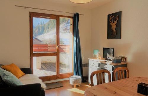 Areches Apartamento | Appartement familial à Arêches-Beaufort - 6 pers, 3 chambres, terrasse, piscine, proche ski et village - FR-1-342-166