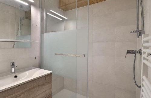 Meribel-Mottaret Apartamento | Appartement familial lumineux avec balcon et animaux acceptés - FR-1-182-67
