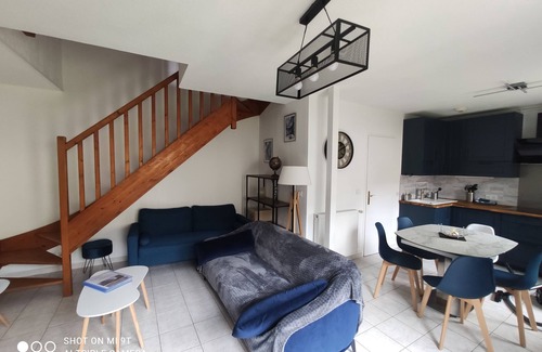 Bagneres-de-Bigorre Apartamento | Appartement 4 en Triplex, Jardin, Cœur de Ville, au Calme, Jusqu'à 9 Couchages