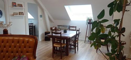 Chavagnes-en-Paillers Apartamento | Appartement privatif étage maison - 2 chambres - 5 couchages - Jardin