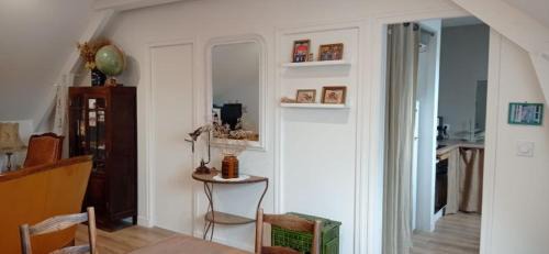 Chavagnes-en-Paillers Apartamento | Appartement privatif étage maison - 2 chambres - 5 couchages - Jardin