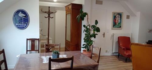 Chavagnes-en-Paillers Apartamento | Appartement privatif étage maison - 2 chambres - 5 couchages - Jardin