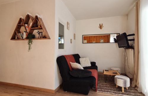 Font-Romeu-Odeillo-Via Apartamento | Appartement cosy 1 chambre, rénové avec terrasse exposée Sud