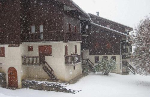 Montchavin Apartamento | Appartement rénové proche Paradisio, 200m des pistes, balcon, TV - FR-1-181-2831