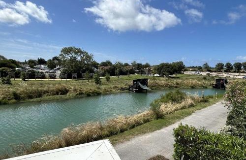 Noirmoutier-en-l'Ile Apartamento | Appartement cosy en centre-ville avec balcon, parking et à 10 min des plages - 4 couchages - FR-1-224B-196