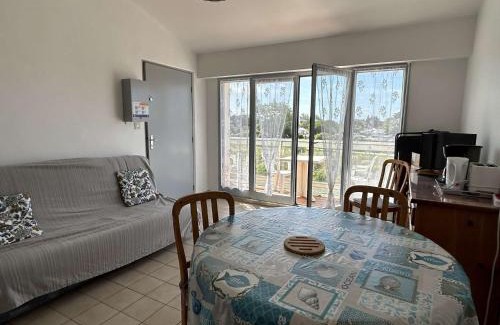 Noirmoutier-en-l'Ile Apartamento | Appartement cosy en centre-ville avec balcon, parking et à 10 min des plages - 4 couchages - FR-1-224B-196