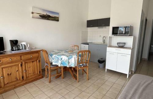 Noirmoutier-en-l'Ile Apartamento | Appartement cosy en centre-ville avec balcon, parking et à 10 min des plages - 4 couchages - FR-1-224B-196