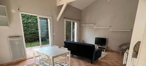 Saint-Bonnet-de-Mure Apartamento | Appartement jardin 4 couchages proche aéroport Groupama stadium eurexpo