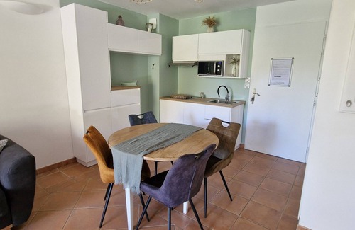Saumane-de-Vaucluse Apartamento | Appartement AU Domaine DU Golf DE L'isle SUR LA Sorgue