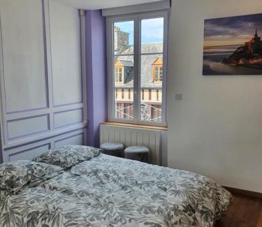 Villedieu-les-Poeles Apartamento | Appartement de la cour du Haut Manoir