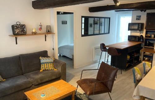 Granville Apartamento | Appartement Haute Ville meublé avec cour privative