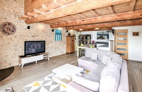 Pont-Saint-Esprit Apartamento | Appartement Independant Dans mas