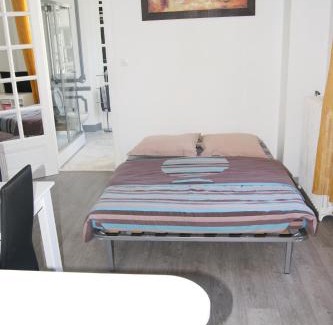 Cote Ouest Ormeaux Apartamento | appartement individuelle refais a neuf,ds maison de maître,6 couchages dont un lit kingsize,cuisine avec lave vaisselle,rue privative pour se garer, accessibilité au jardin