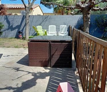 Laroque-des-Alberes Apartamento | Appartement, jardin, piscine, à 15 minutes mer et Espagne