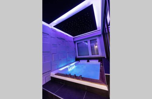 Plantieres Queuleu Apartamento | Appartement-jacuzzi/love room à 800m du centre