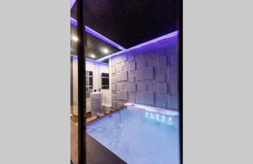 Plantieres Queuleu Apartamento | Appartement-jacuzzi/love room à 800m du centre