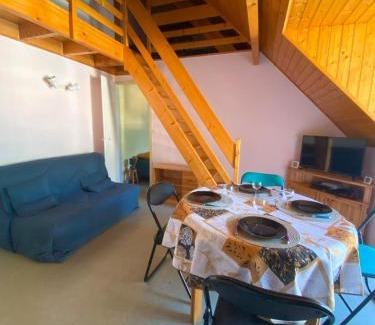Esquieze-Sere Apartamento | Appartement jolie vue et piscine