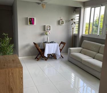 Schoelcher Apartamento | Appartement Lalau avec vue sur la mer et piscine