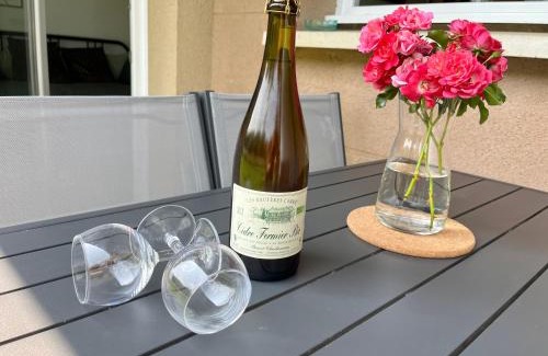 Equemauville Apartamento | Appartement Le Freya avec terrasse à 5 min Honfleur - Piscine - Parking - Wifi