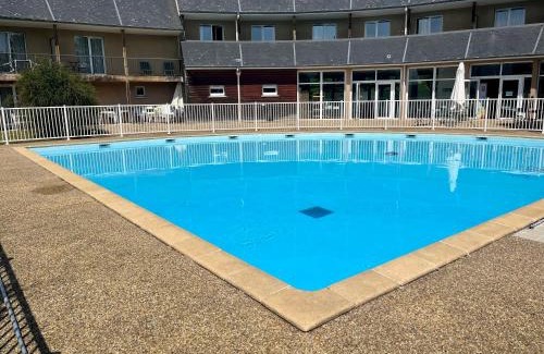 Equemauville Apartamento | Appartement Le Freya avec terrasse à 5 min Honfleur - Piscine - Parking - Wifi