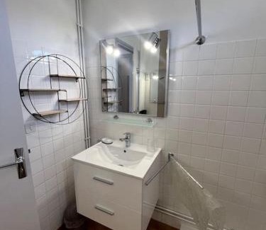 Le Poet-Laval Apartamento | Appartement les Mésanges en rez de jardin -terrasse-2 chambres-parking