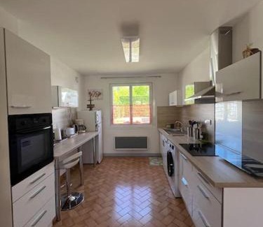 Le Poet-Laval Apartamento | Appartement les Mésanges en rez de jardin -terrasse-2 chambres-parking