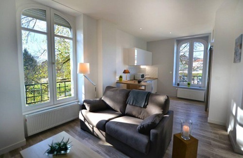 Besancon Apartamento | Studio Lumière-Apartamento-Premium-Baño con ducha-Vista al Parque
