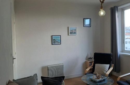 Hendaye Apartamento | Appartement lumineux à Hendaye centre, 2 chambres, proche commerces et gare, WiFi inclus - FR-1-239-490
