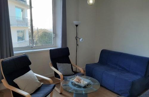 Hendaye Apartamento | Appartement lumineux à Hendaye centre, 2 chambres, proche commerces et gare, WiFi inclus - FR-1-239-490
