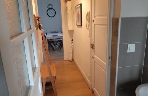 Hendaye Apartamento | Appartement lumineux à Hendaye centre, 2 chambres, proche commerces et gare, WiFi inclus - FR-1-239-490