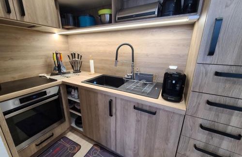 Vittel Apartamento | Appartement lumineux 4* pour 2 à Vittel, proche thermes, WiFi, parking gratuit - FR-1-589-745