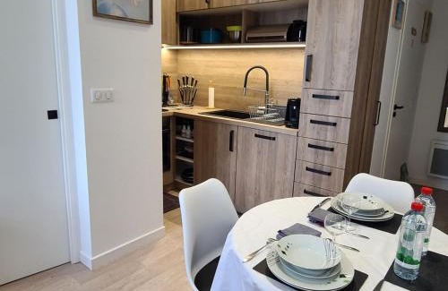 Vittel Apartamento | Appartement lumineux 4* pour 2 à Vittel, proche thermes, WiFi, parking gratuit - FR-1-589-745