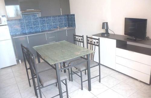 Marseillan Plage Apartamento | Appartement lumineux avec clim, terrasse et parking à Marseillan - FR-1-387-35