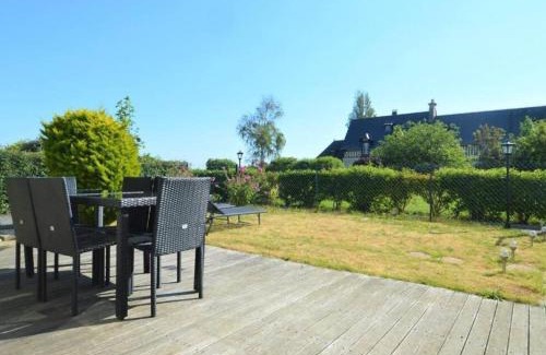 Commes Apartamento | Appartement lumineux et cosy avec jardin vue sur chateau près Port en Bessin, Bayeux et Omaha Beach