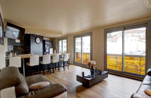 Saint-Chamond Apartamento | Appartement lumineux avec balcon, 2 chambres, parking privé, proche gare à Saint-Chamond - FR-1-496-272