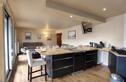 Saint-Chamond Apartamento | Appartement lumineux avec balcon, 2 chambres, parking privé, proche gare à Saint-Chamond - FR-1-496-272