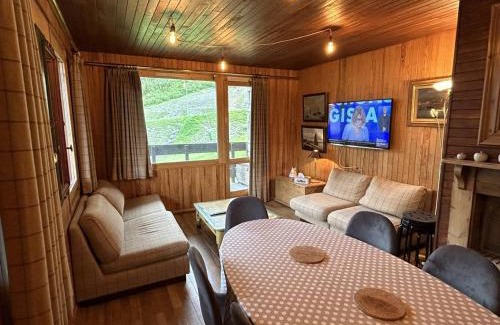 Meribel-Mottaret Apartamento | Appartement Méribel: Proche pistes, 2 chambres, cuisine équipée - FR-1-355-13