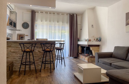 Pineto Apartamento | Appartement Maenat-Apartamento-Baño Privado-Vista al Jardín
