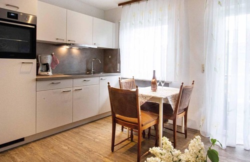 Safferstetten Apartamento | Appartement mit Balkon
